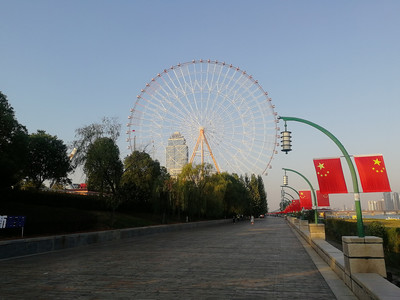 南昌之星摩天輪,由遠及近